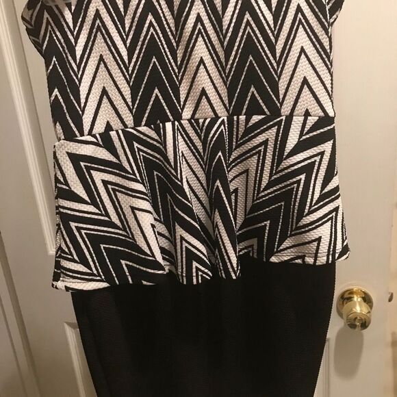 Black and White Womens Small Tube Top Strapless Sleeveless Dress Fit & Flare - Picture 4 of 6